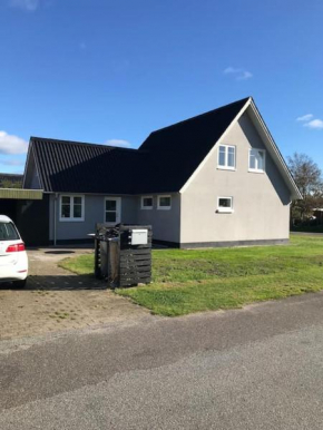 hyggeligt byhus tæt ved skov og togstation